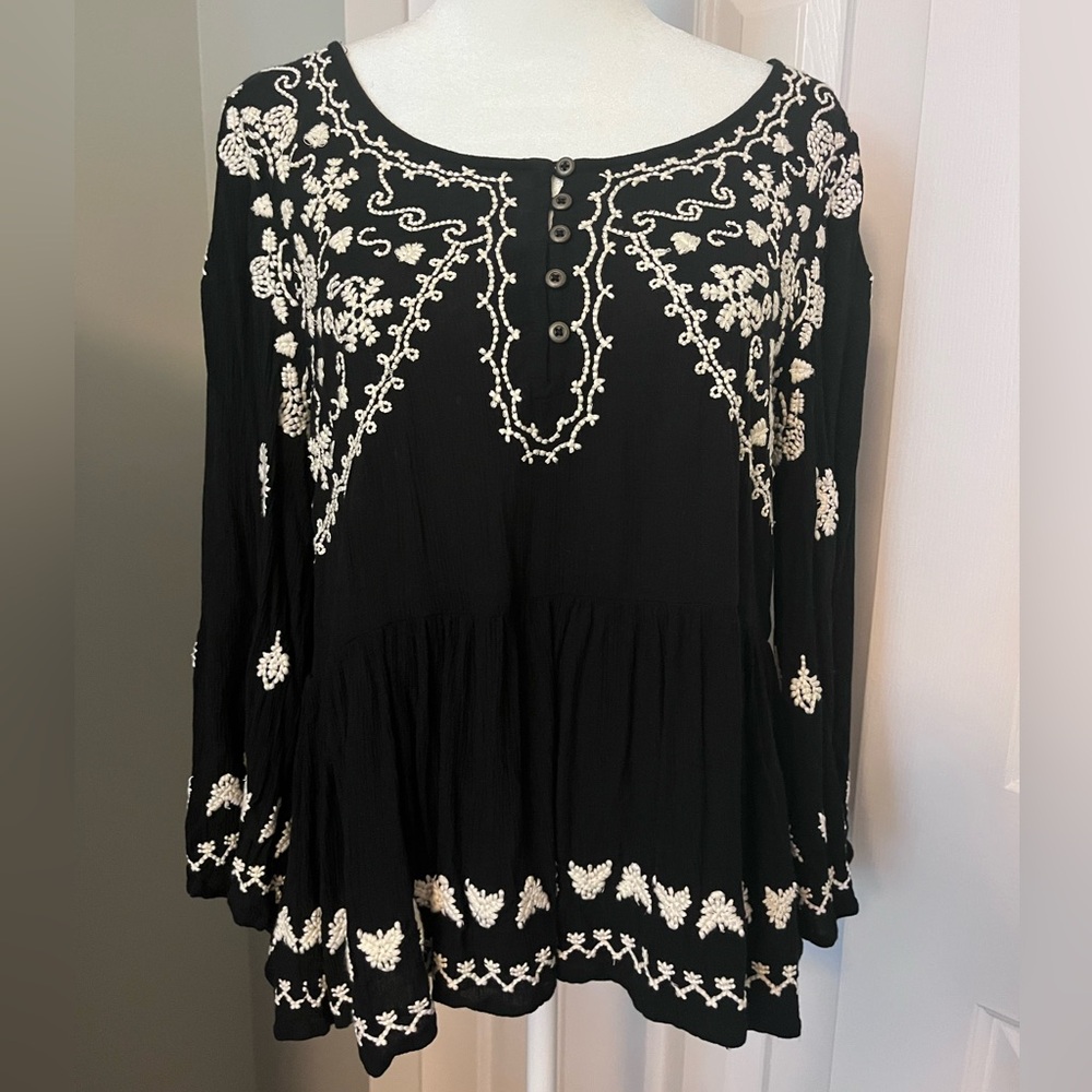 Embroidered Scoop Neck Top